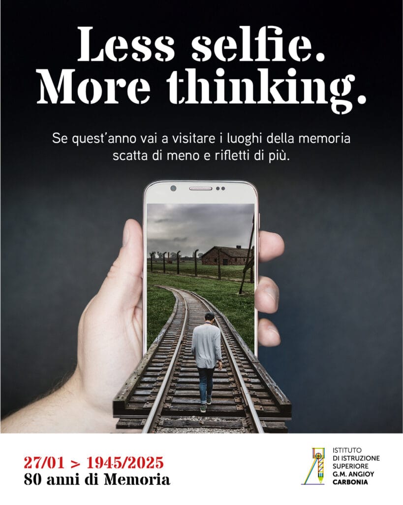 Immagine di un telefono con uno scatto di un ragazzo che passeggia nei binari del treno
